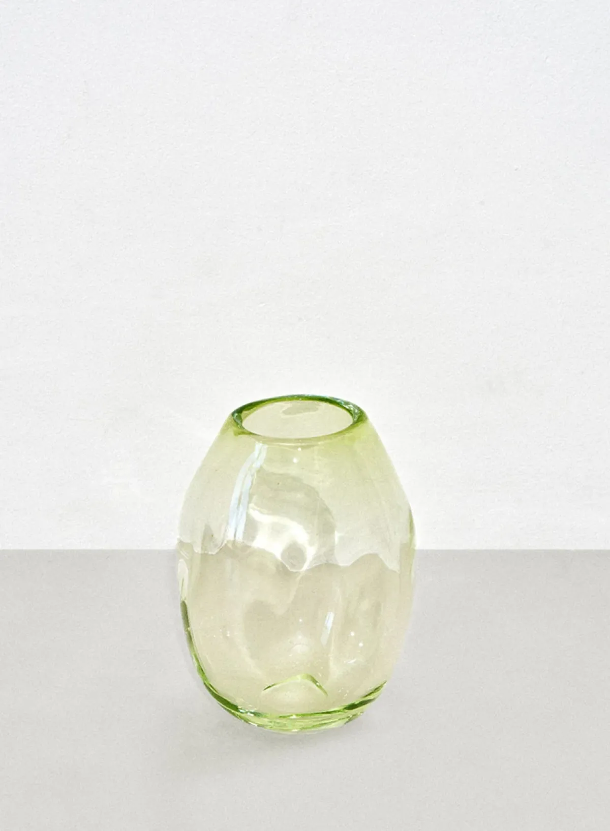 addled_vase_apple_small_0.webp SUSAN BIJL Addled Vase Apple, SMALL< Keuken & Tafelaankleding