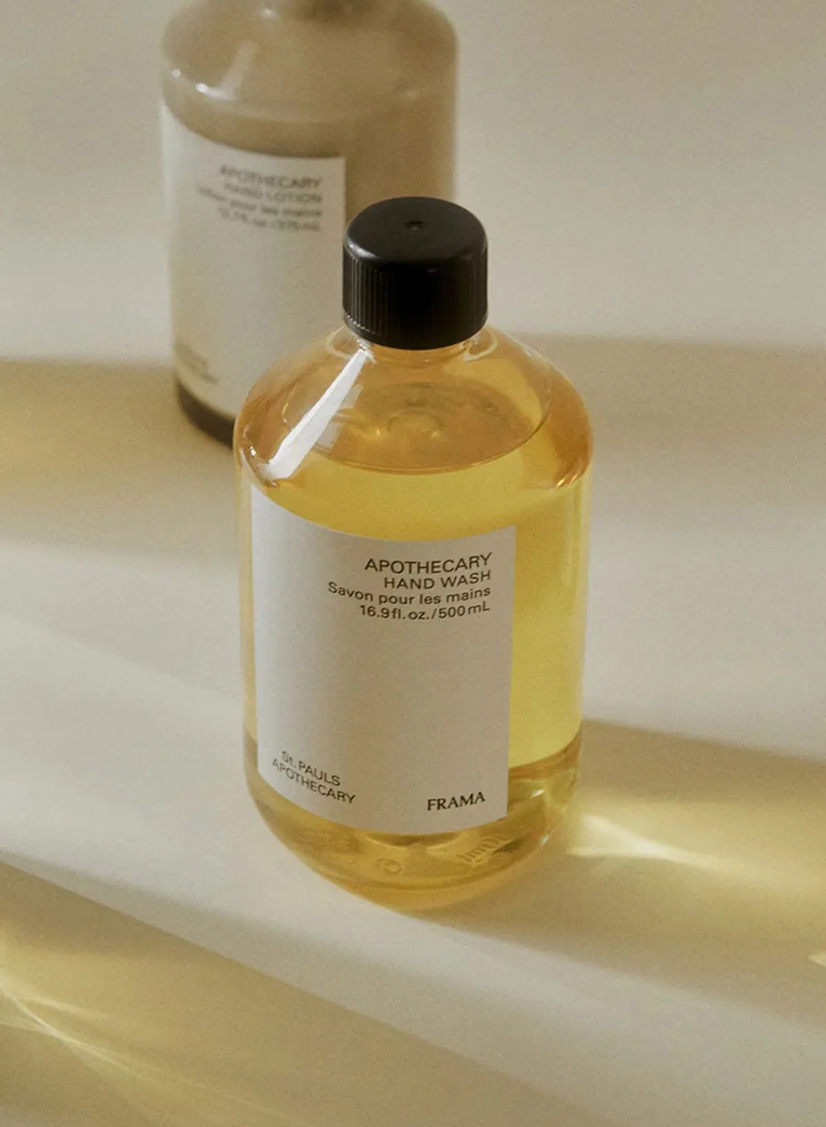 apothecary_hand_wash_refi_1.webp SUSAN BIJL Apothecary Hand Wash REFILL< Handverzorging