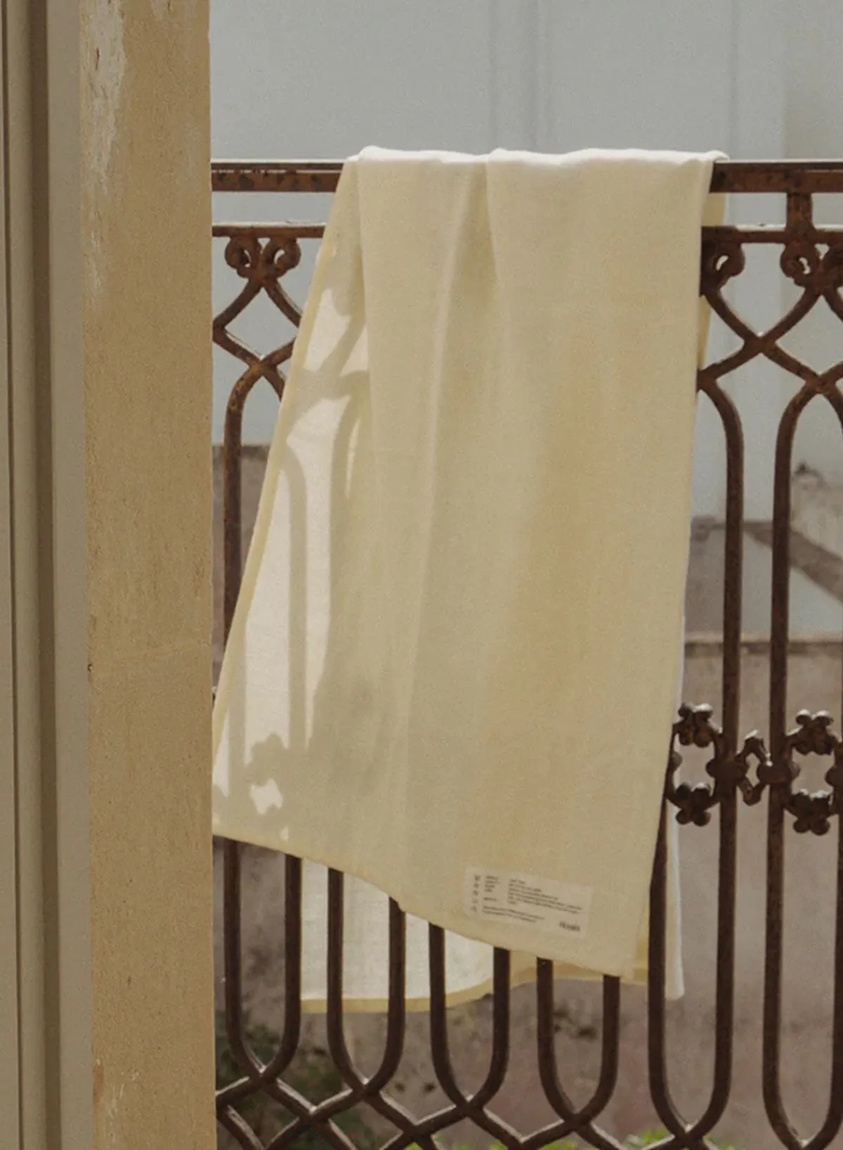 bath_towel_in_bone_white__0-1.webp SUSAN BIJL Bath Towel In Bone White, Light< Textiel