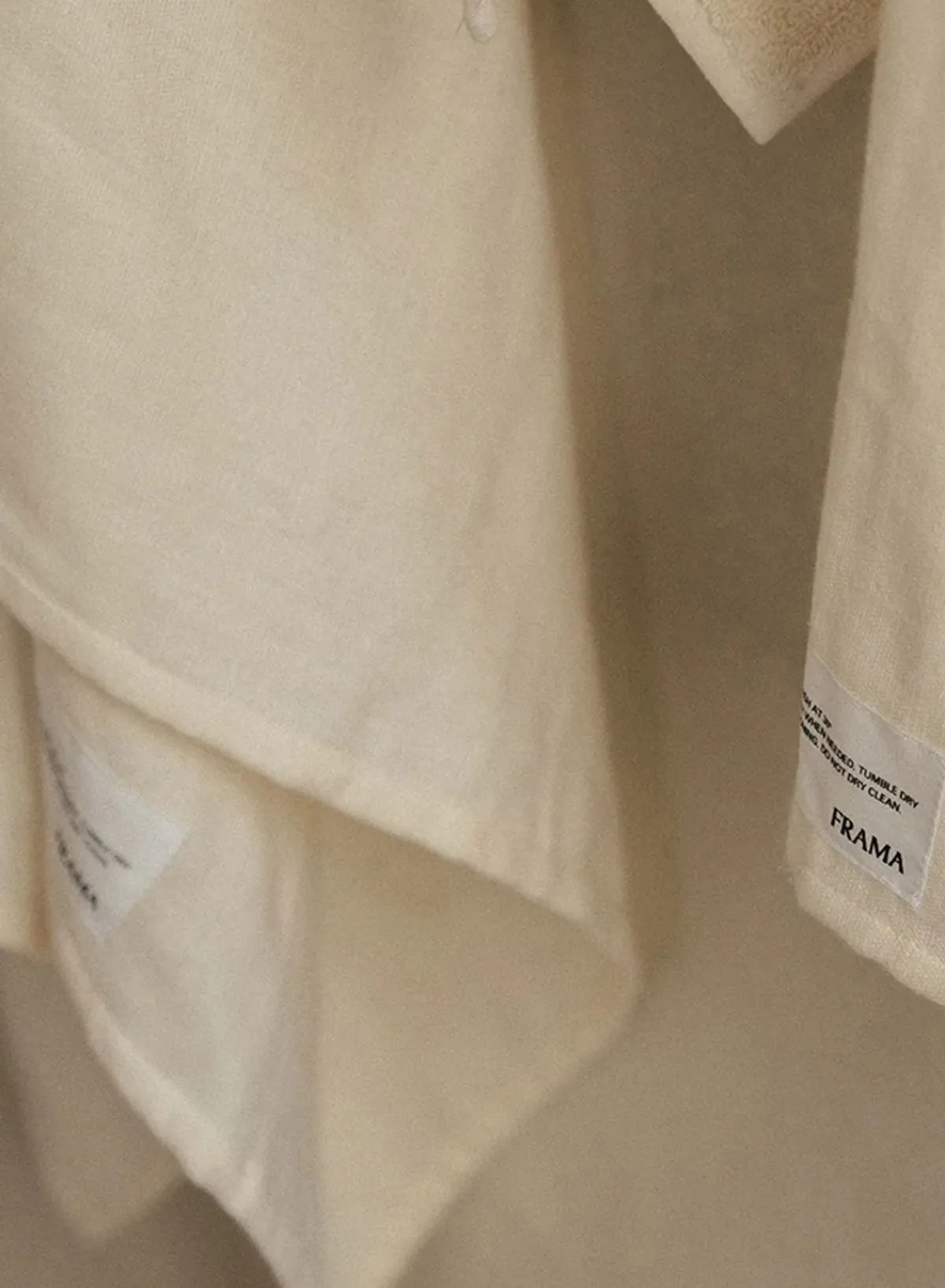 bath_towel_in_bone_white__2-1.webp SUSAN BIJL Bath Towel In Bone White, Light< Textiel