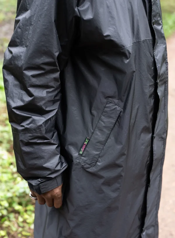 SUSAN BIJL < The New Raincoat