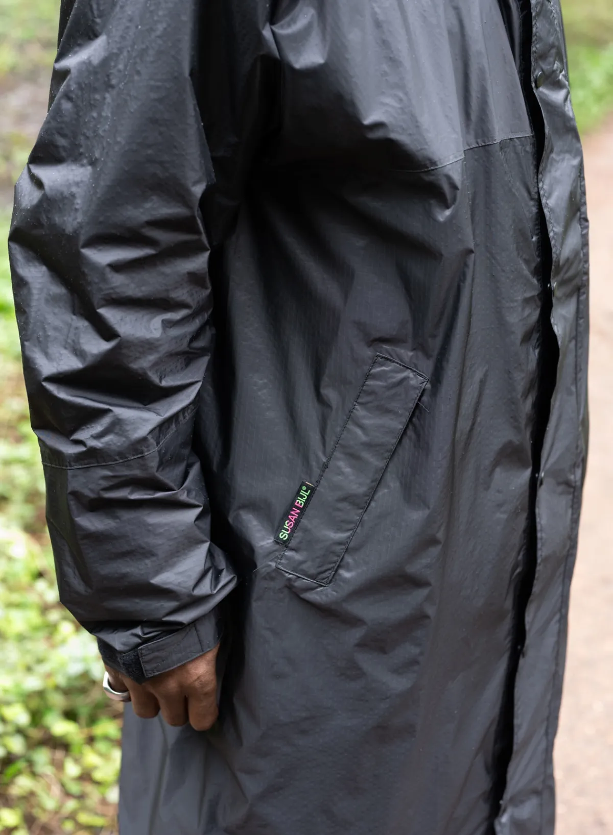 black_5.webp SUSAN BIJL < The New Raincoat