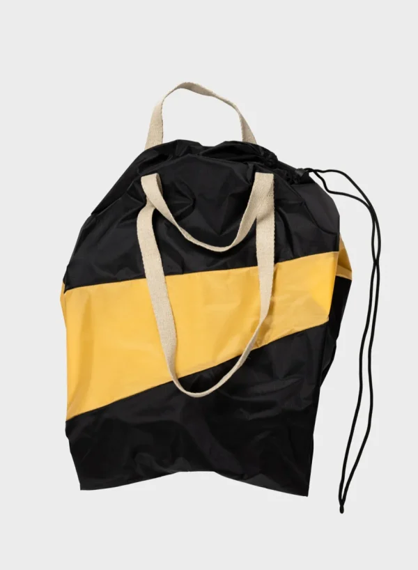 SUSAN BIJL Black & Reflect< The New Trash Bag