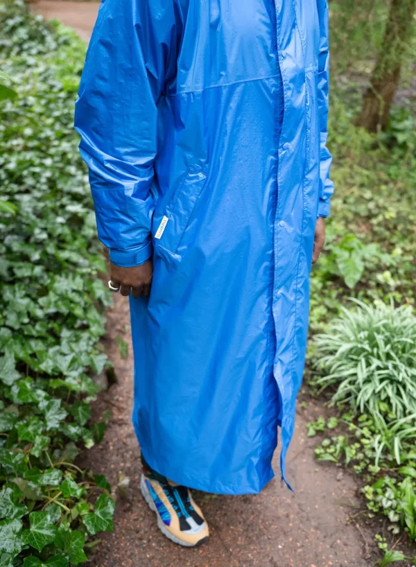 SUSAN BIJL < The New Raincoat