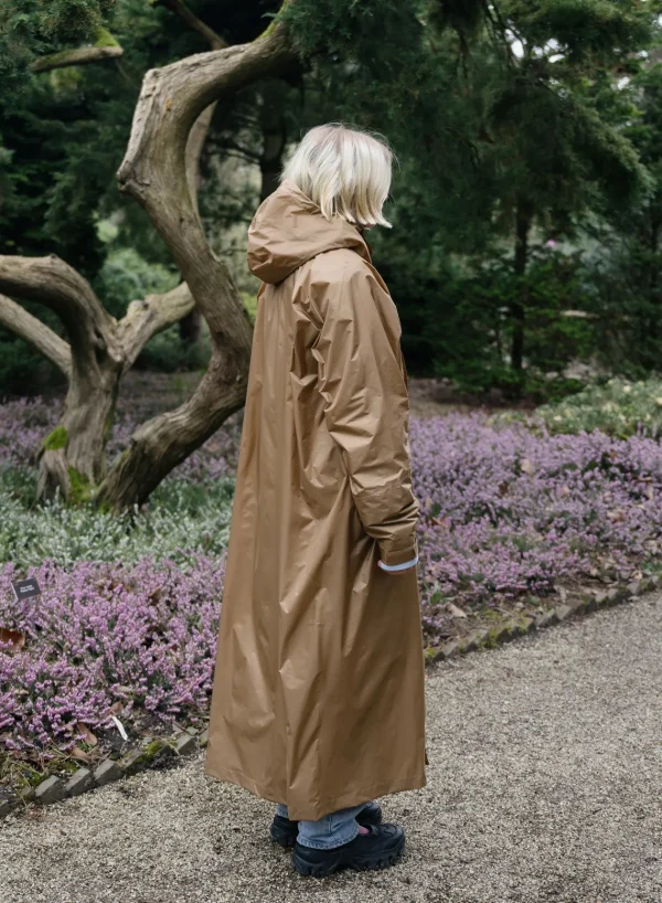 SUSAN BIJL < The New Raincoat