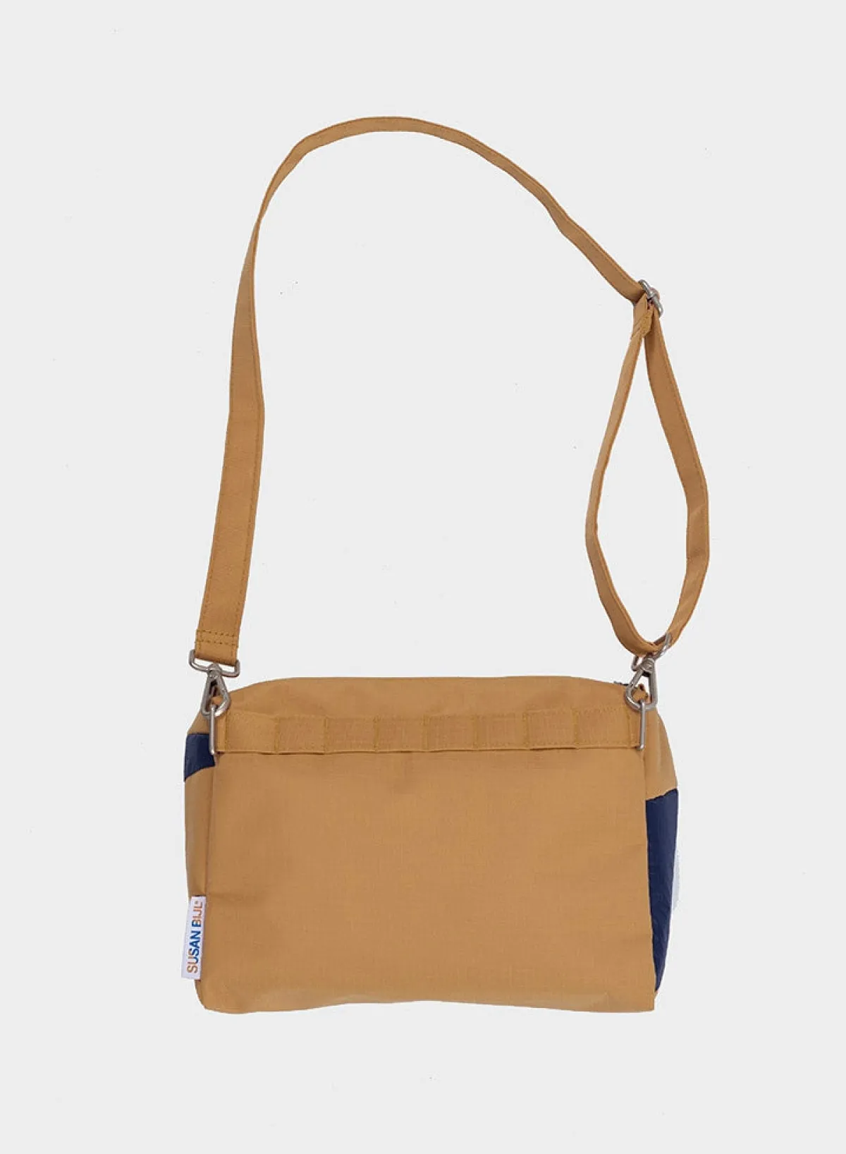 camel__navy_medium_2.webp SUSAN BIJL Camel & Navy MEDIUM< The New Bum Bag