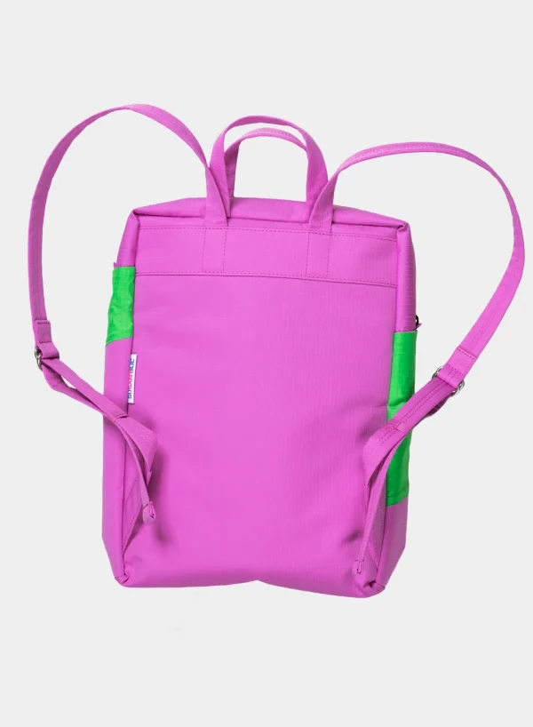 SUSAN BIJL Echo & Greenscreen< The New Backpack