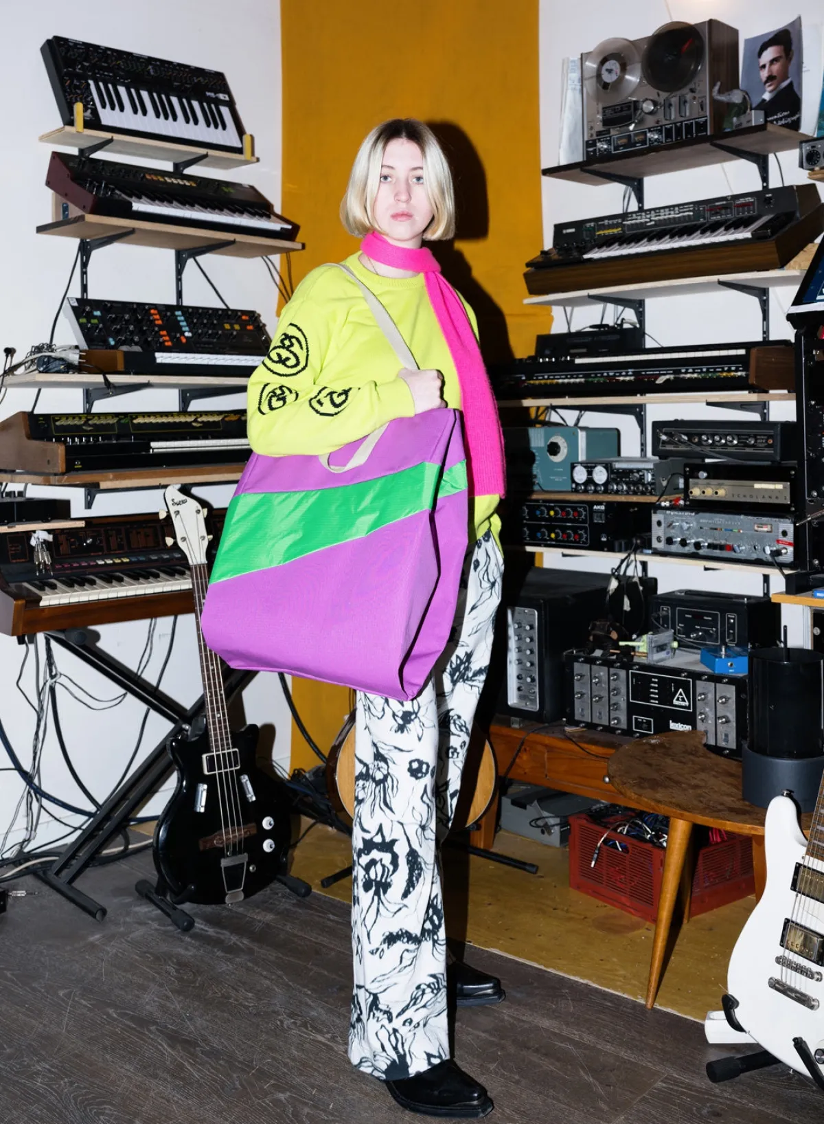 echo__greenscreen__large_1-2.webp SUSAN BIJL Echo & Greenscreen LARGE< The New Tote Bag