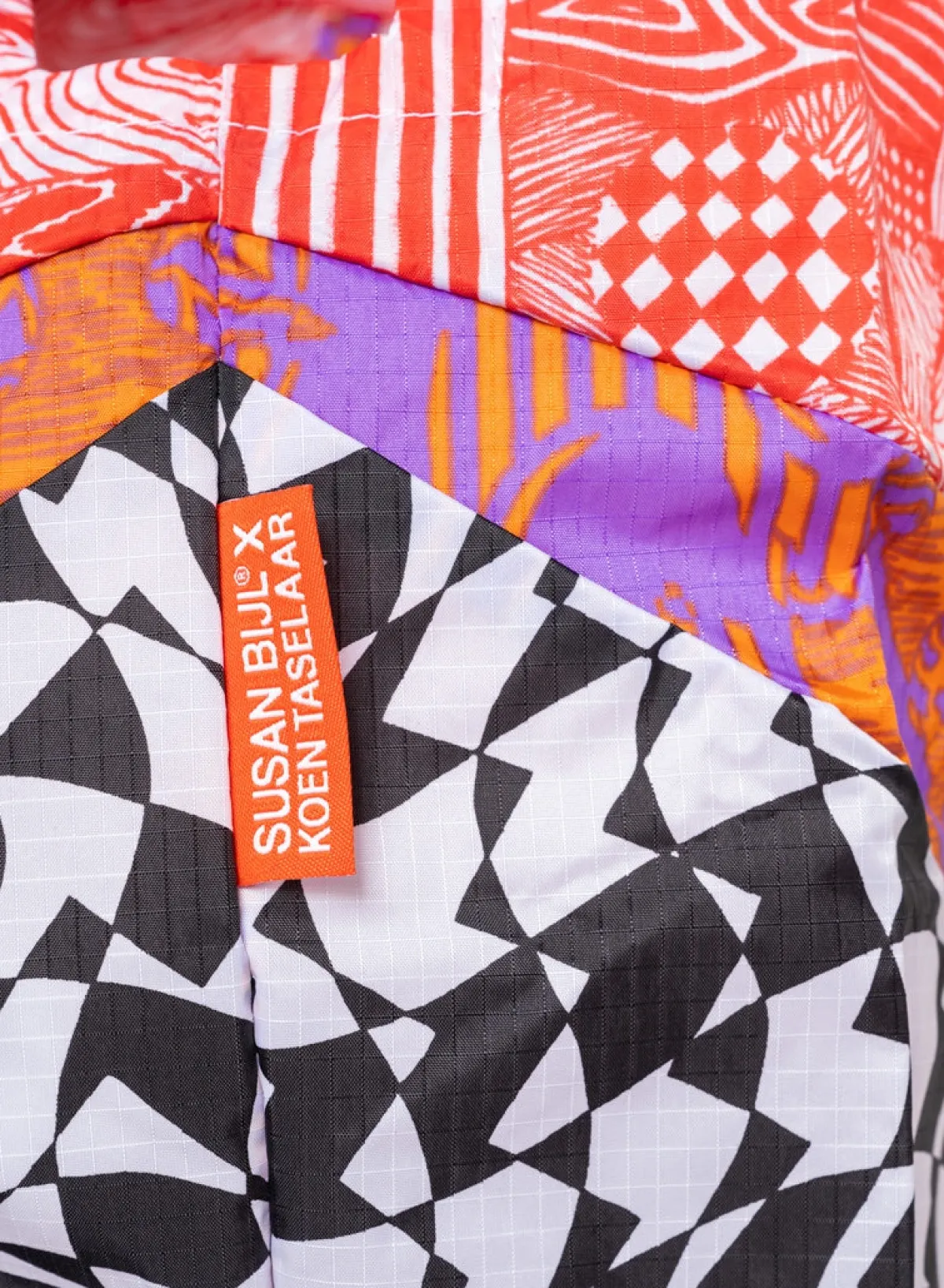endless_smoking_croissant_2.webp SUSAN BIJL Endless Smoking Croissant Red LARGE< The New Shopping Bag
