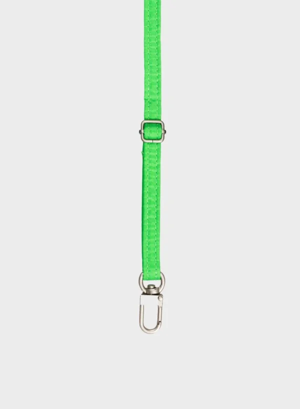 SUSAN BIJL Greenscreen< The New Strap