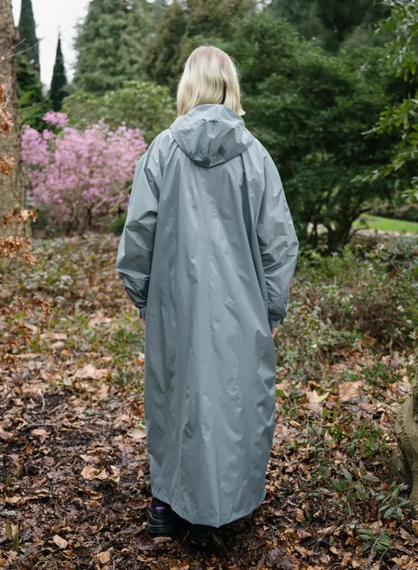 SUSAN BIJL < The New Raincoat