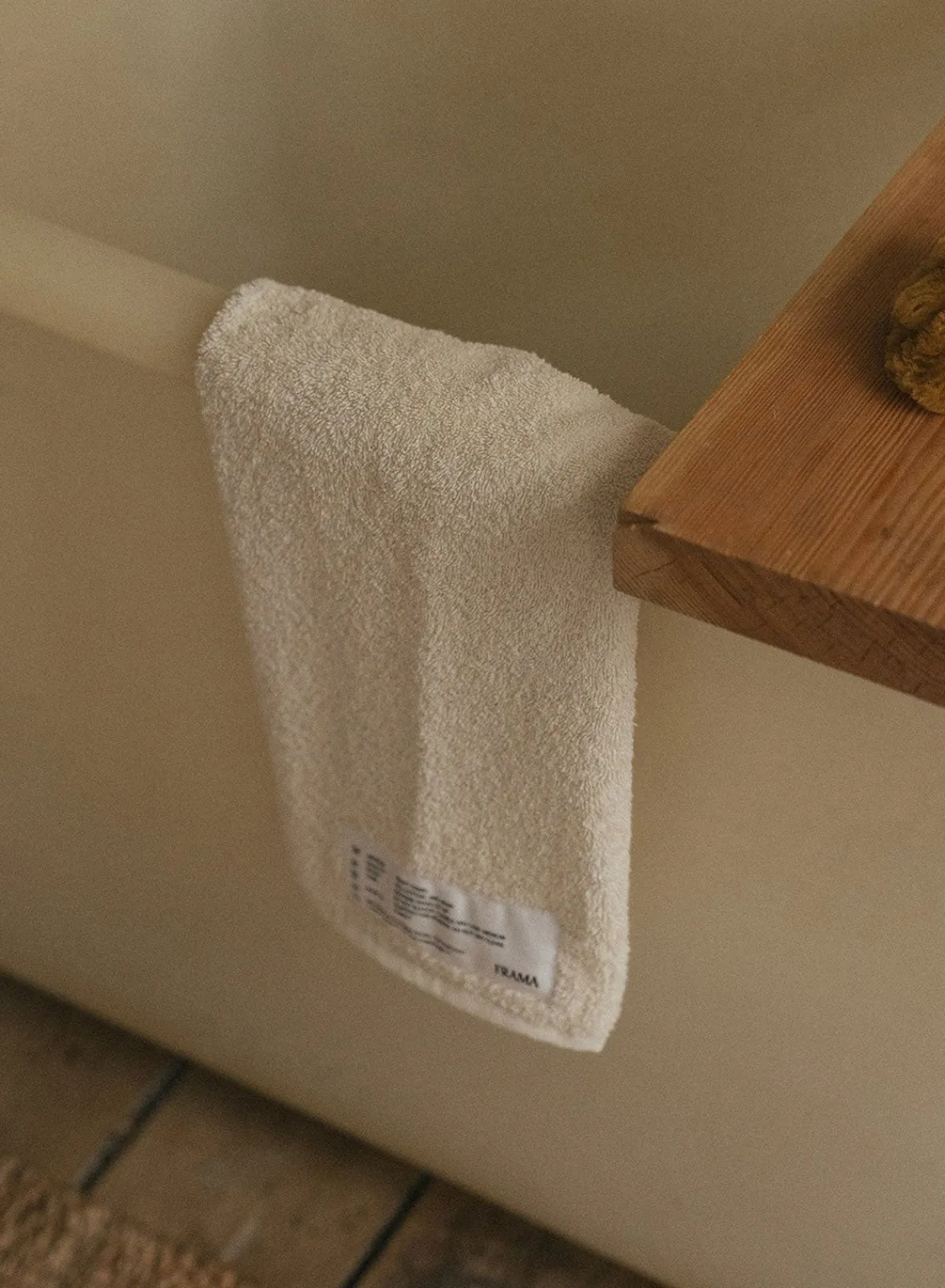 hand_towel_in_bone_white__0.webp SUSAN BIJL Hand Towel In Bone White, Heavy< Textiel