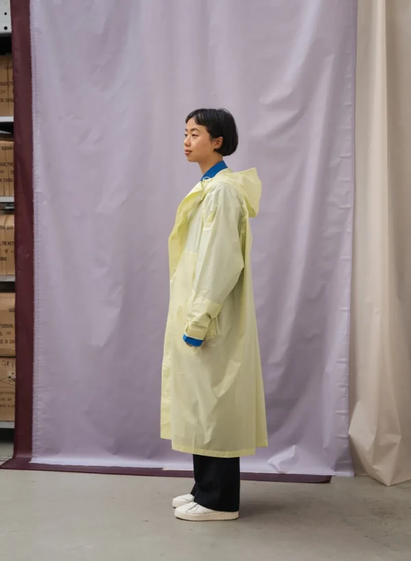 SUSAN BIJL < The New Raincoat