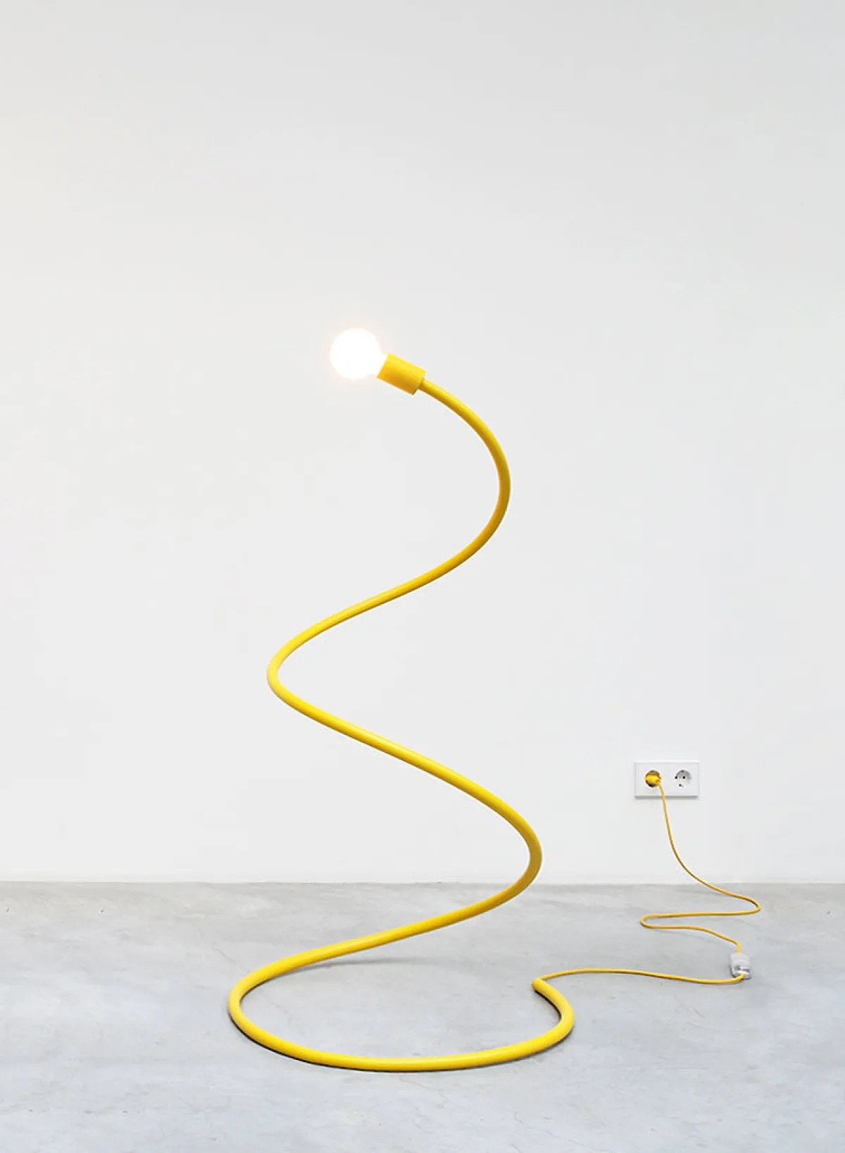 loopy_lamp_medium_1.webp SUSAN BIJL Loopy Lamp, MEDIUM< Verlichting