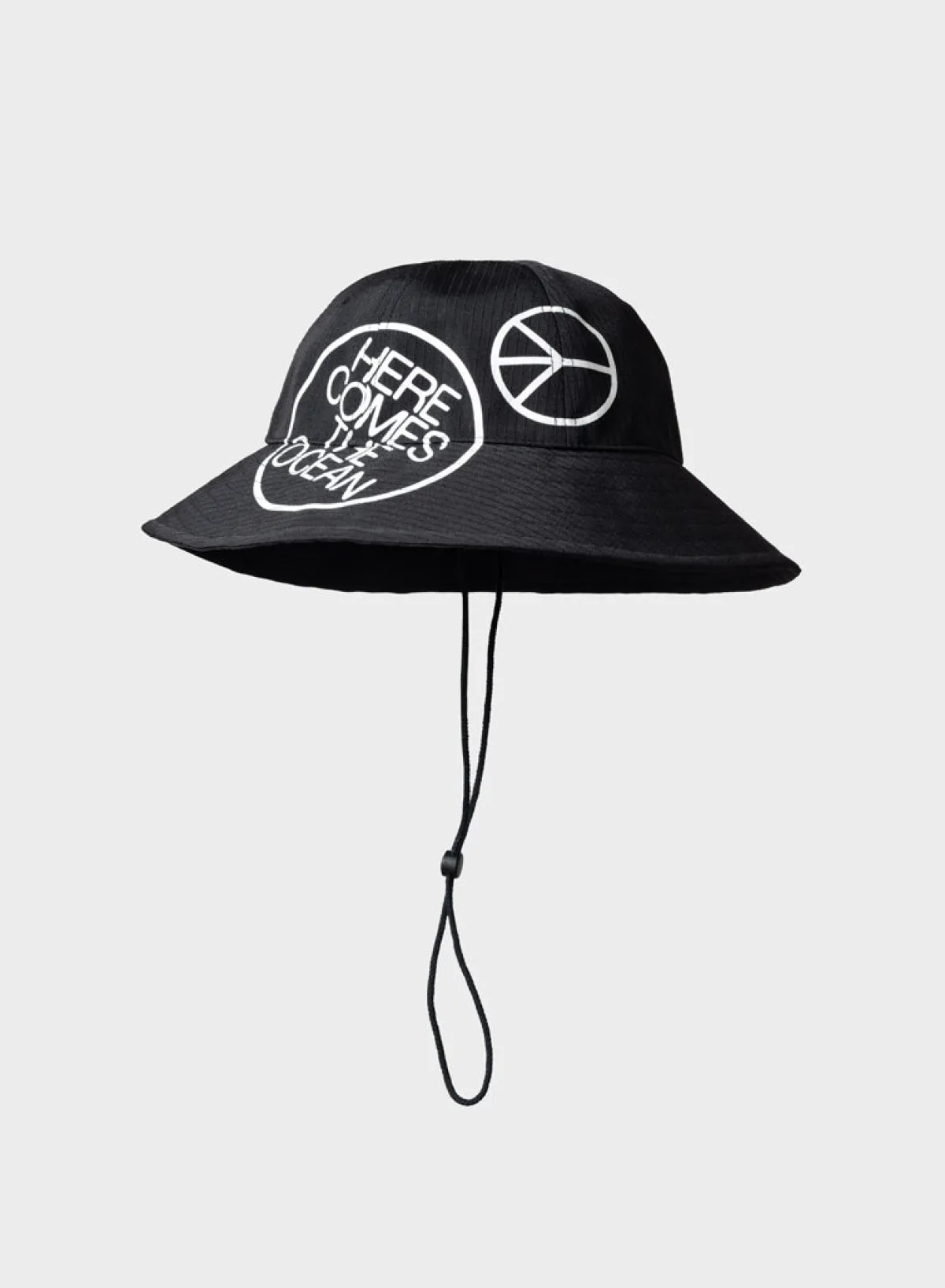 ocean_black_3.webp SUSAN BIJL < The New Rain Cap