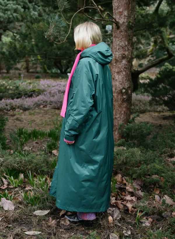 SUSAN BIJL < The New Raincoat