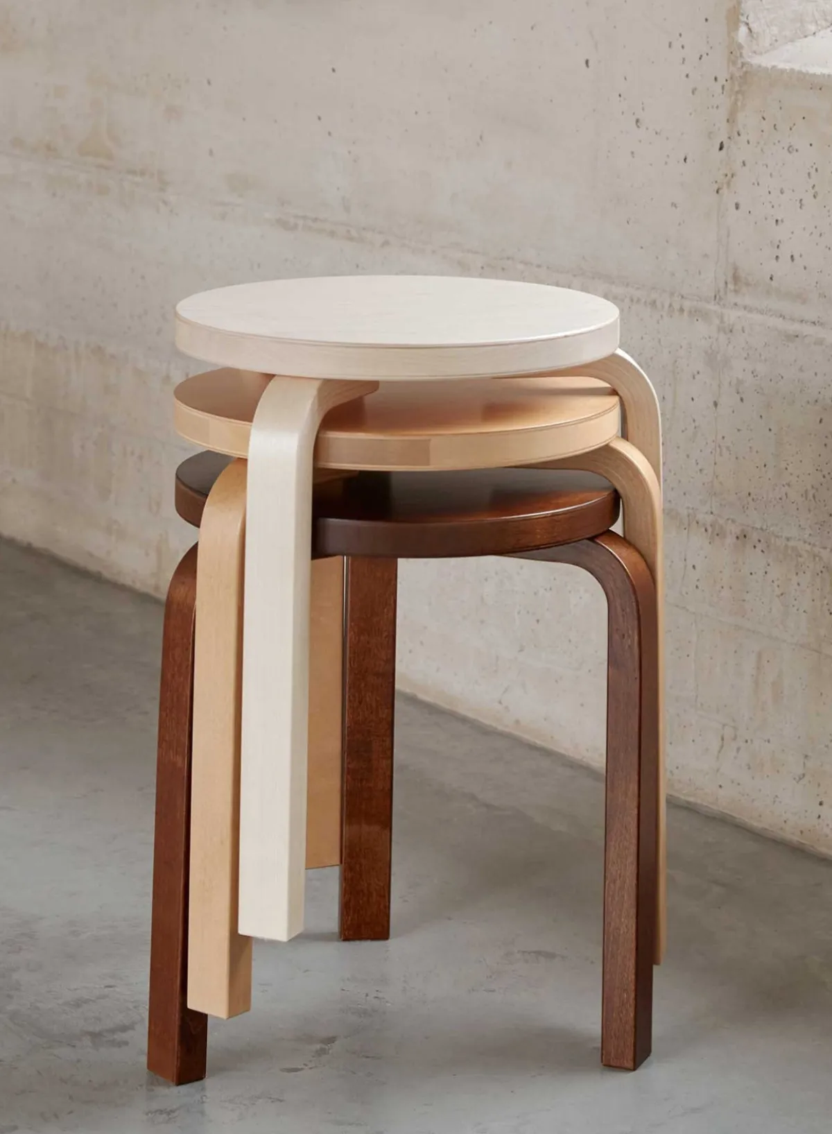 stool__legs_walnut_seat_w_1.webp SUSAN BIJL Stool 60, Legs Walnut, Seat Walnut< Meubels