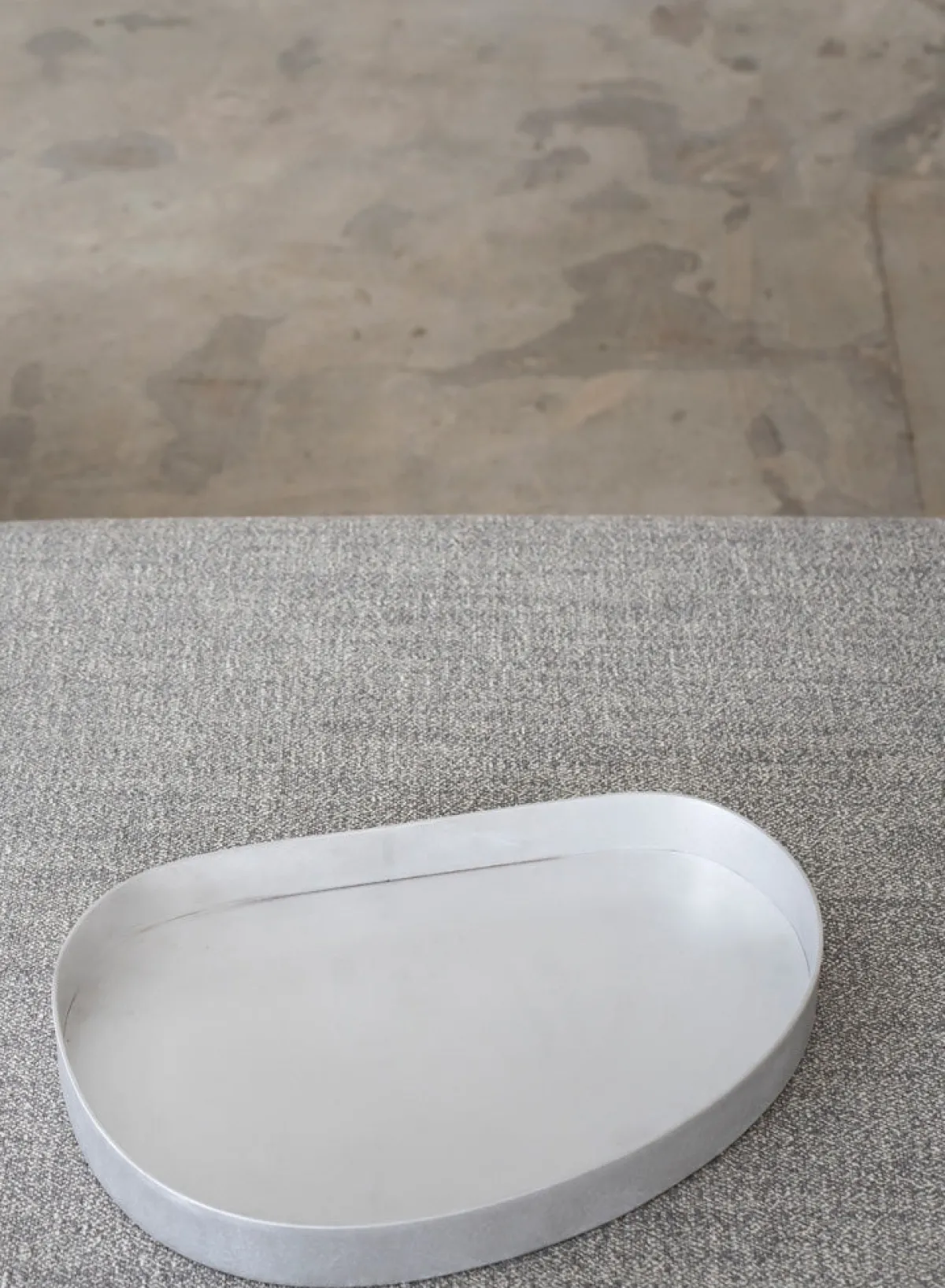tray_aluminium_1.webp SUSAN BIJL Tray, Aluminium< Keuken & Tafelaankleding